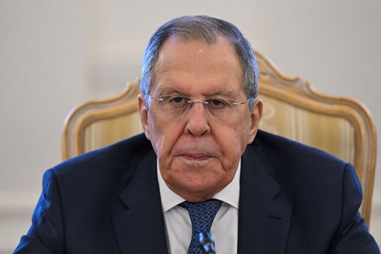Лавров звинуватив Захід у створенні військового блоку за участю України
