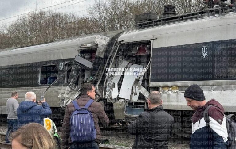 Поїзд Інтерсіті+ потрапив в аварію на Вінниччині
