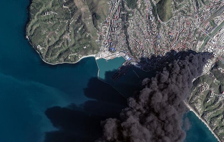 Пожежа на НПЗ в Туапсе: дим розтягся на 300 км і досяг Ставрополя