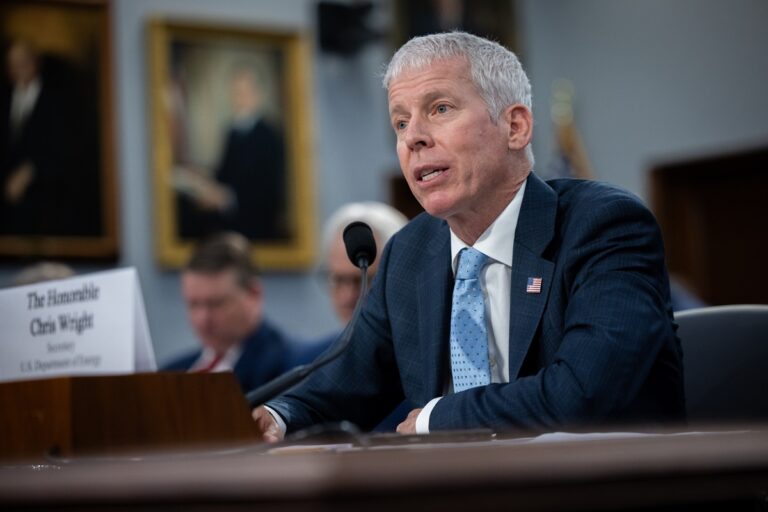 “Прагматичне рішення”: у США прокоментували послаблення санкцій проти РФ