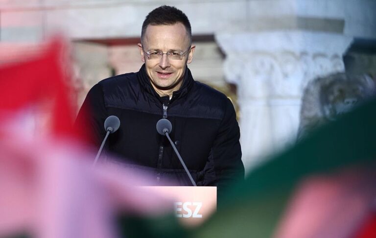 Проросійський Сійярто матиме місце в новому парламенті Угорщини