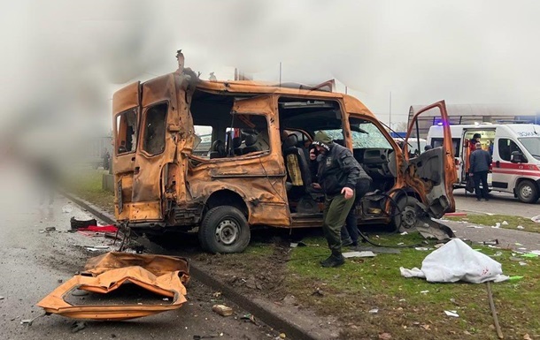 Росіяни двічі за вечір атакували автостоянки у Сумах