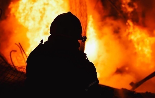 Росіяни вдарили по Дніпру, виникла пожежа