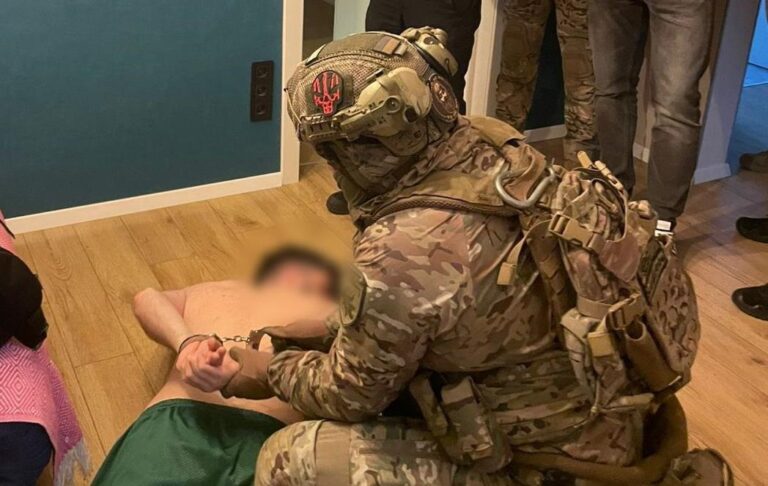 У Києві викрили ботоферму для вимагання “криптоборгів” з українців